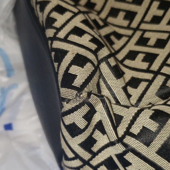 Tommy Hilfiger Monogram Purse - Picture 8 of 8